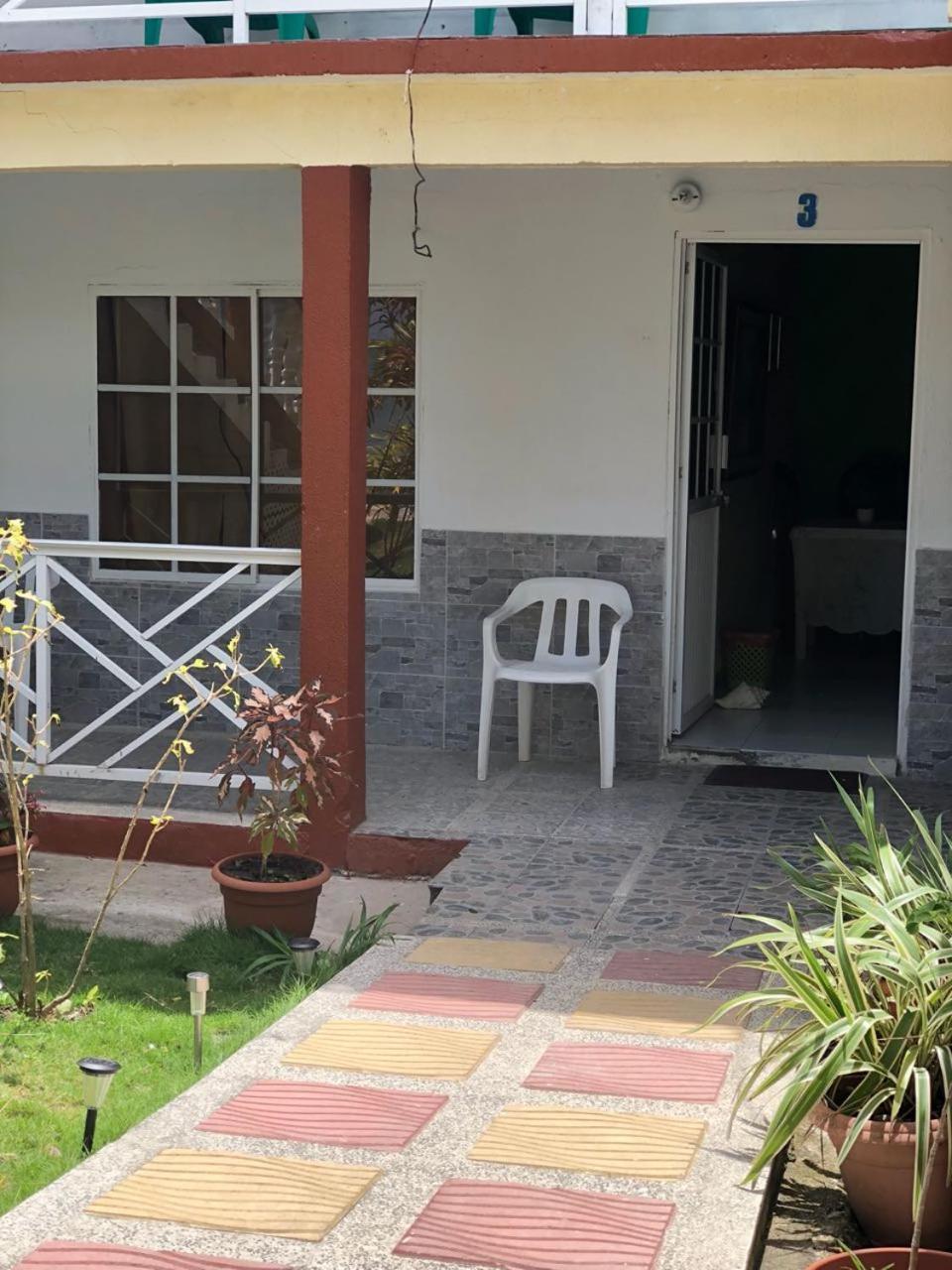 Posada Valerie Archibolds Exterior foto